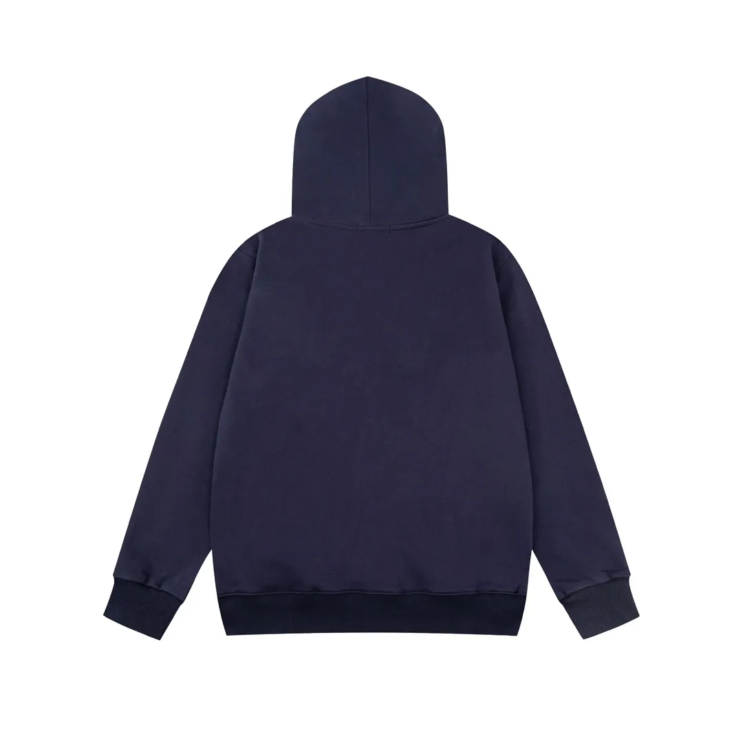 P240 Style No.: Y055 Ralph Lauren/Ralph Lauren pony embroidered zipper cardigan hooded sweatshirt. A one-of-a-kind sweatshirt for autumn and winter is here. You can wear it casually no matter how you wear it! ! This hooded sweatshirt is decorated with the simple style that represents Ralph Lauren and is paired with a pony embroidery pattern, which is three-dimensional and full! The solid color fabric paired with exquisite embroidery instantly sets it off! Hooded sports design, loose and casual fit! The overall texture is very strong! Through the pictures, we can feel the thickness and texture of custom-woven and dyed threads. The workmanship is exquisite. They are shipped from major foreign trade factories. They are all made by masters with many years of experience. Everything is of high standards and requirements! Simple and versatile model ~ Made of imported pique cotton fabric, which is super delicate and soft, close to the body without being tied. All fabrics and accessories are original custom-made and of high quality! Perfectly reflects the brand’s sense of superiority! Standard cut, comfortable stretch, unrestricted movement! Highly practical, high-end and classy! Versatile style ~ can be paired with jeans or jogging pants. Ideal for transitioning from your morning commute to weekend events! Tag, hanging particles, washed, packaging bag, full set of accessories, very good-looking, super exquisite workmanship, size: S-XL, color: navy, black, gray